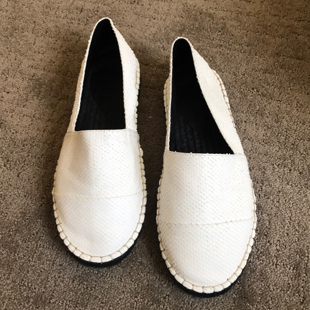 White Grey City Flats